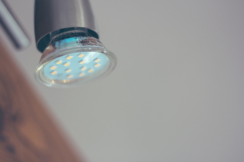 Oprawy oświetleniowe – podstawowe czy dodatkowe źródła światła?