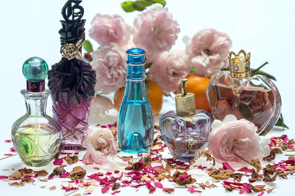 Jak wybrać perfumy damskie na prezent dla bliskiej nam osoby?