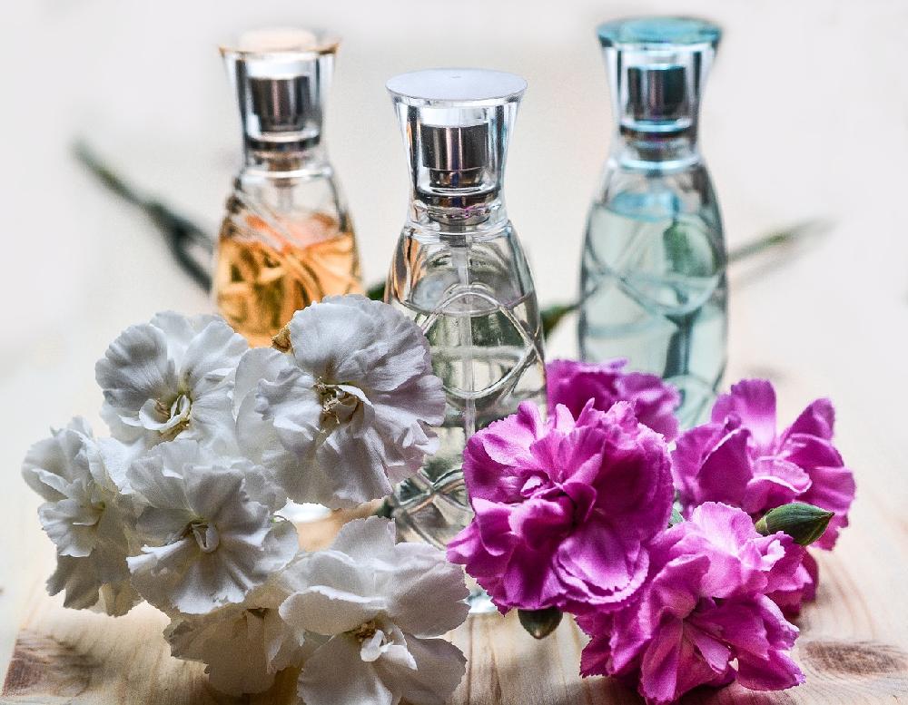 Jak wybrać perfumy damskie na prezent dla bliskiej nam osoby?