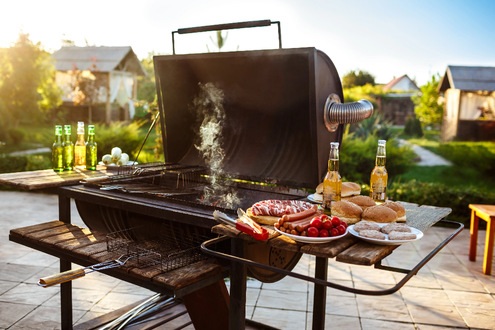 Jak wybrać idealny grill ogrodowy? Porównanie modeli gazowych, węglowych i elektrycznych